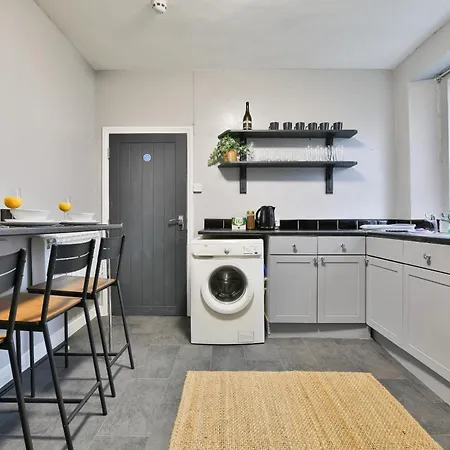 Apartman April Disc - Long - Contractors