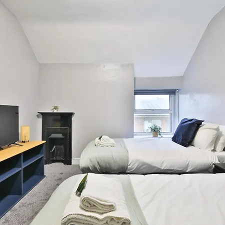 Apartman April Disc - Long - Contractors Bristol