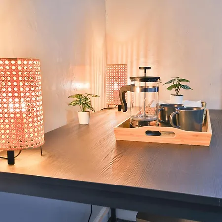 April Disc - Long - Contractors Apartamento Bristol