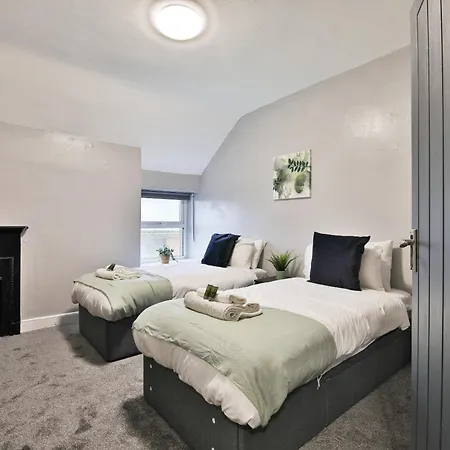 April Disc - Long - Contractors Apartamento