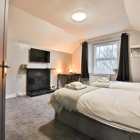April Disc - Long - Contractors Apartamento Bristol